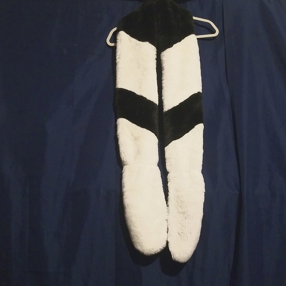 bcbg scarf